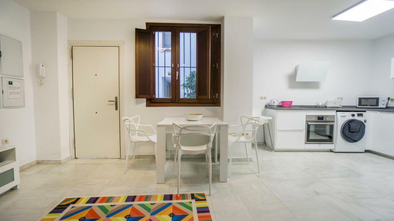 Rentalsevilla Espacioso Duplex En La Puerta Real Exterior photo