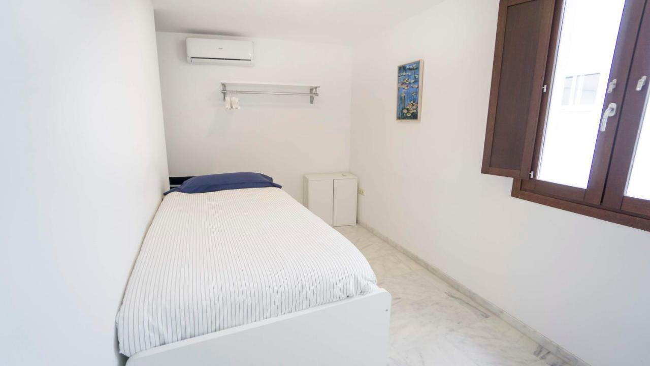 Rentalsevilla Espacioso Duplex En La Puerta Real Exterior photo